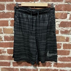 Nike Predator Dri-Fit 9” Men’s Black Gray Basketball Shorts Size Medium